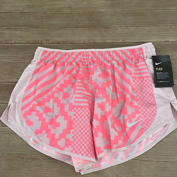 Nike Pants - NWT Nike shorts
